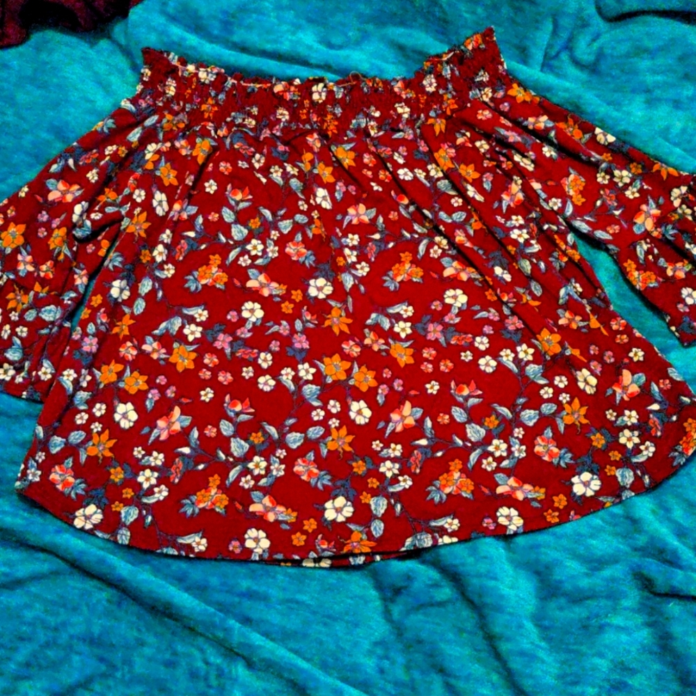 Threads studios  floral shoulder off crop top